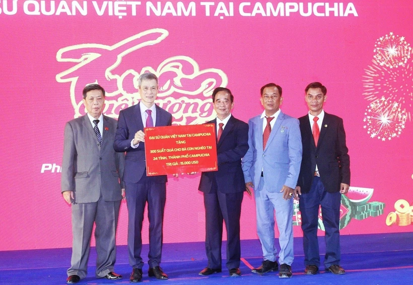 'Xuân quê hương 2025' rộn ràng với cộng đồng người gốc Việt tại Campuchia